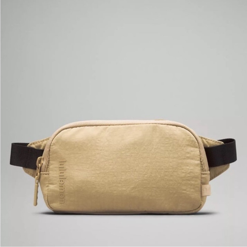 Lululemon Mini Belt Bag Trench/Black NWT